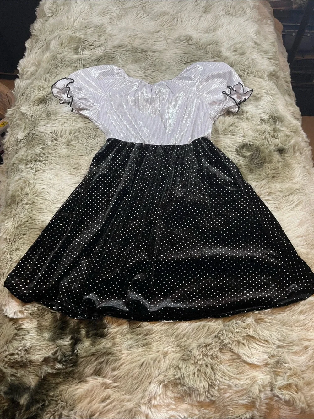 Dreamgirl Black and White Polka Dot Kids Dress with Bow & Puff Sleeves. Size 10